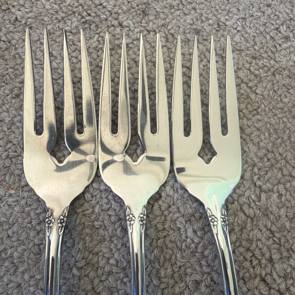 Lot of 12 Wm A Rogers Oneida LTD Mansfield Amadeus Deluxe Stainless Flatware EUC - Picture 9 of 14